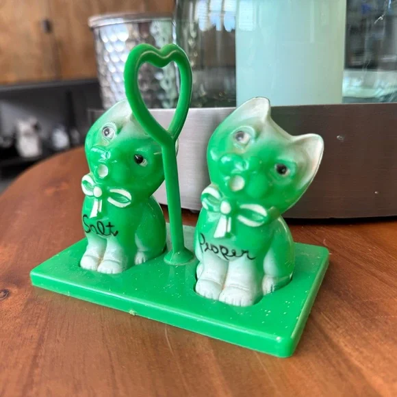 Vintage Green Cat Salt and Pepper Shakers - Picture 3 of 9